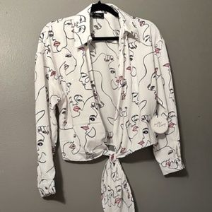 NWT Milk & Honey Tie Front Crop Top Line Drawing Abstract Face Design Size XL